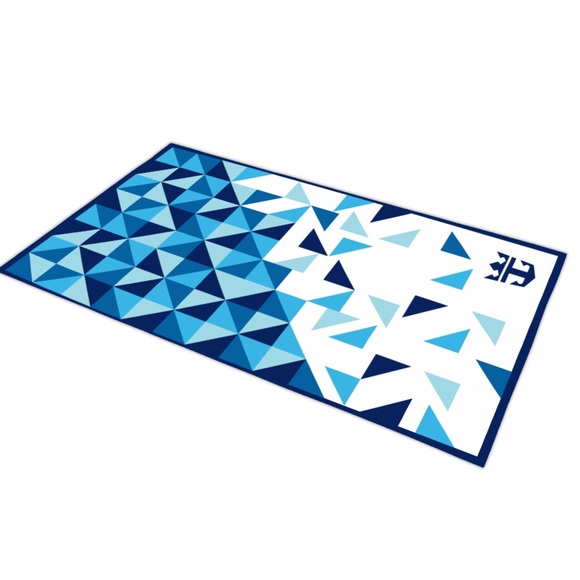 Beautiful and extra large Royal Caribbean Beach Towel - Picture 6 of 6